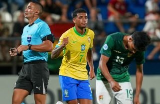 Kauê Furquim celebra seu primeiro hat-trick da carreira