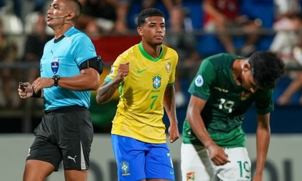 Kauê Furquim celebra seu primeiro hat-trick da carreira