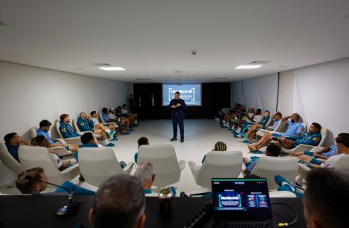 Seleção Brasileira assiste a palestra sobre mudanças na arbitragem para a Copa do Mundo