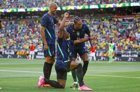 Brasil vence Egito por 2 a 1 no último amistoso antes do Mundial