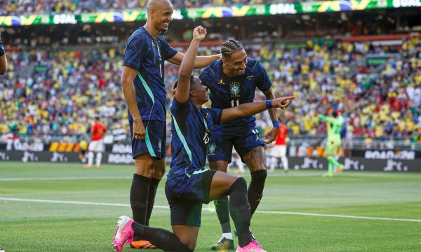 Brasil vence Egito por 2 a 1 no último amistoso antes do Mundial