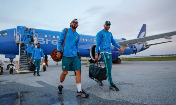 Seleção chega em Fort Lauderdale para duelo contra a Escócia
