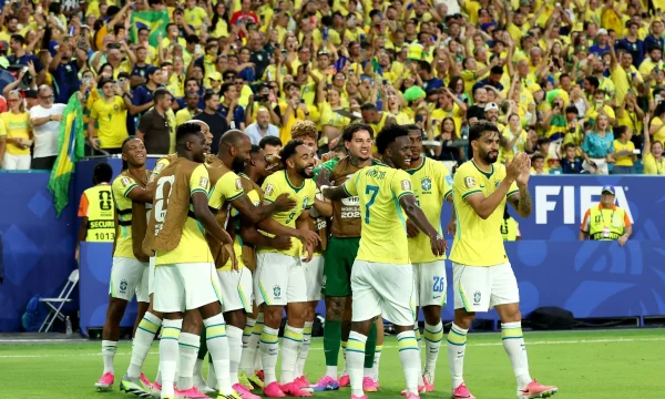 Com baile de Vini, surf de Cunha e estreia de Neymar, Brasil faz 3 na Escócia e avança em 1º