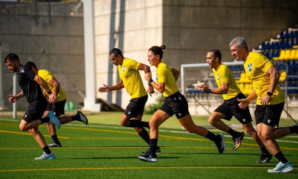 Testes físicos e aulas teóricas movimentam o primeiro dia de trabalho na Espanha