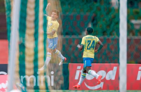 Mesmo com um a menos, Seleção Sub-17 domina Venezuela e vence por 3 a 0 na Granja Comary