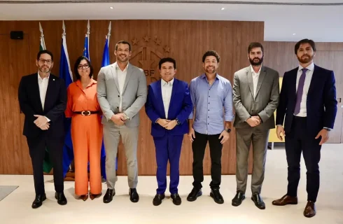 CBF e Ministério do Esporte reforçam parceria em encontro na sede da entidade