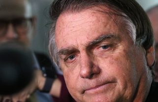 URGENTE: PF vai à casa de Bolsonaro em Angra e manda ele entregar passaporte