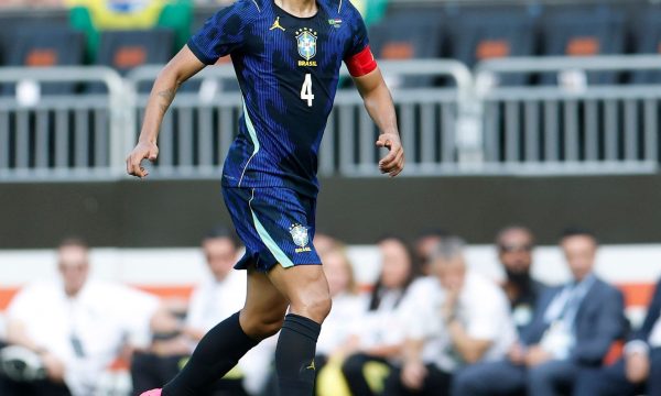 Marquinhos empata com Emerson Leão e Ronaldo em número de jogos pela Seleção: 105