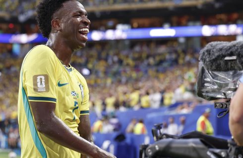 Vini Jr. assume artilharia da era Ancelotti e repete feitos de Rivaldo, Jairzinho, Romário e Ronaldo em Copas