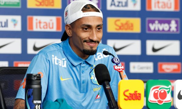 Raphinha elogia Ancelotti e busca evolução na Seleção: “Sei que posso fazer muito mais”