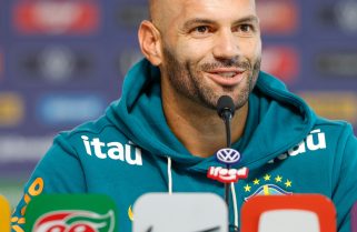 Weverton comenta “desmaio” após ser convocado para a Copa: “Vivi aquela emoção, coração acelerado”