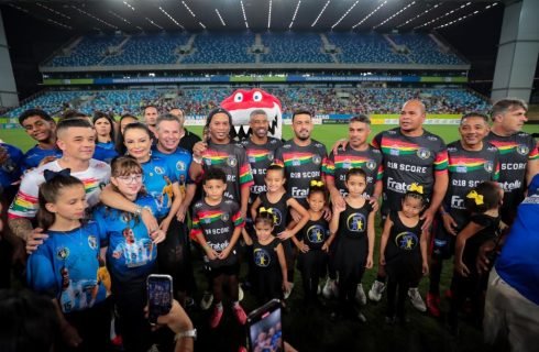 Primeira-dama de MT e estrelas do futebol se reúnem em partida beneficente