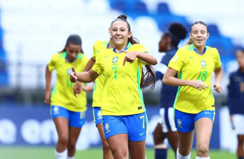 Capitã do Brasil na partida, Gigi exalta desempenho da equipe na vitória sobre o Equador
