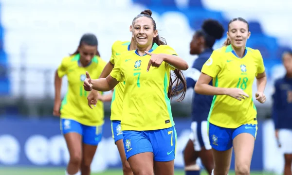 Capitã do Brasil na partida, Gigi exalta desempenho da equipe na vitória sobre o Equador