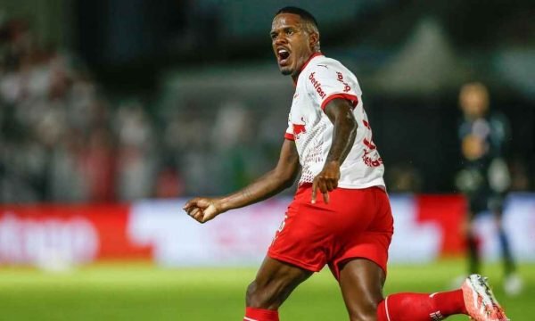 Jogador do Bragantino pede desculpas após fala machista contra árbitra