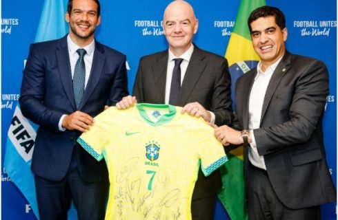 CBF parabeniza Gianni Infantino por dez anos de mandato na presidência da FIFA