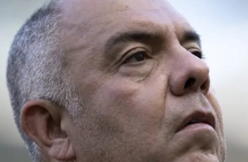 Dirigente do Flamengo ‘invade’ entrevista de presidente do Corinthians para esclarecer situação de Hugo Souza