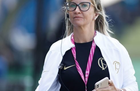 Cris Gambaré acompanha decisão da Supercopa Feminina em Barueri