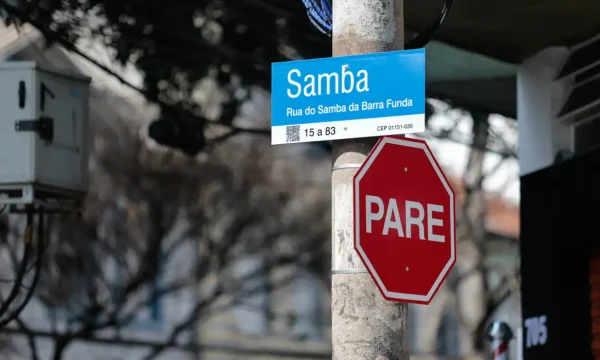 Em São Paulo, rua é renomeada em homenagem à história do samba