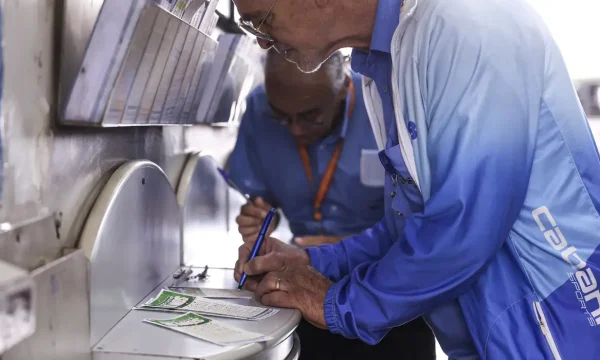 Mega-Sena acumula; prêmio pode chegar a R$ 185 milhões na terça-feira