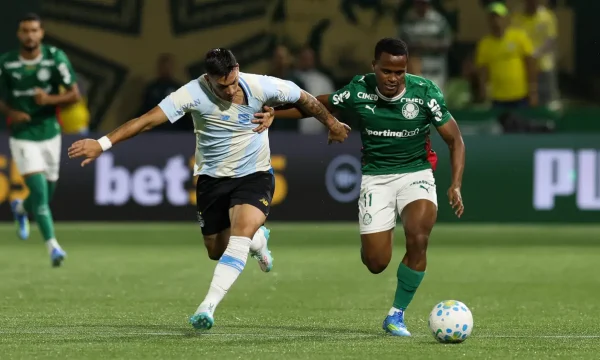 Palmeiras derrota Grêmio e dispara na liderança do Brasileirão