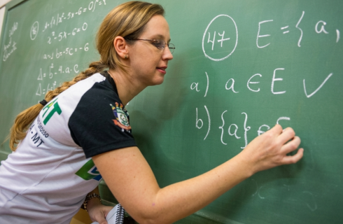 Unemat oferta seletivo unificado com 212 vagas para professores temporários