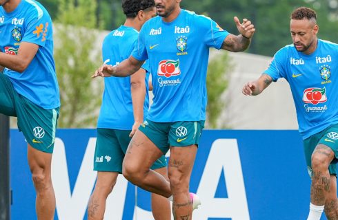 Brasil e Japão duelam nesta segunda pelos 16 avos de final da Copa