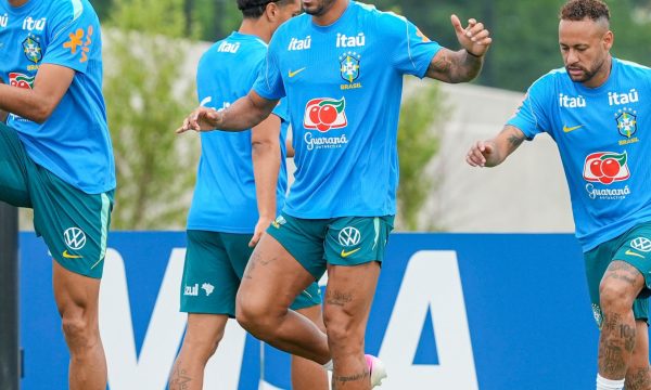 Brasil e Japão duelam nesta segunda pelos 16 avos de final da Copa