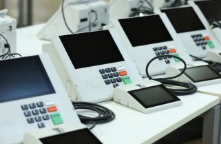 Oito em 10 prefeitos que tentaram reeleição conquistaram novo mandato