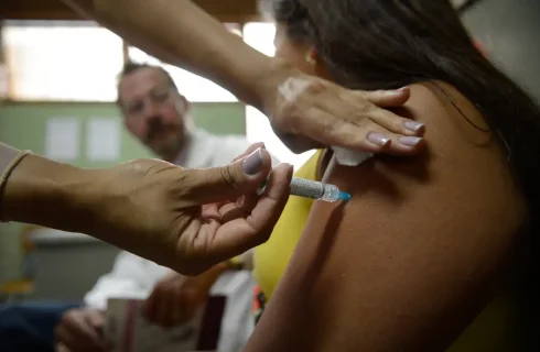 Vacinação para HPV é arma contra câncer cervical