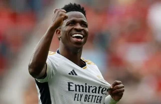 Vini Jr marca golaço e denuncia caso de racismo em Liga dos Campeões