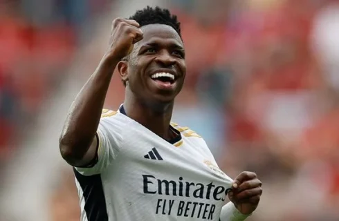 Vini Jr marca golaço e denuncia caso de racismo em Liga dos Campeões