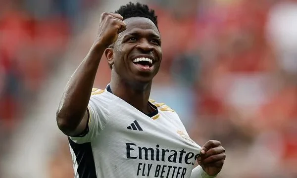 Vini Jr marca golaço e denuncia caso de racismo em Liga dos Campeões